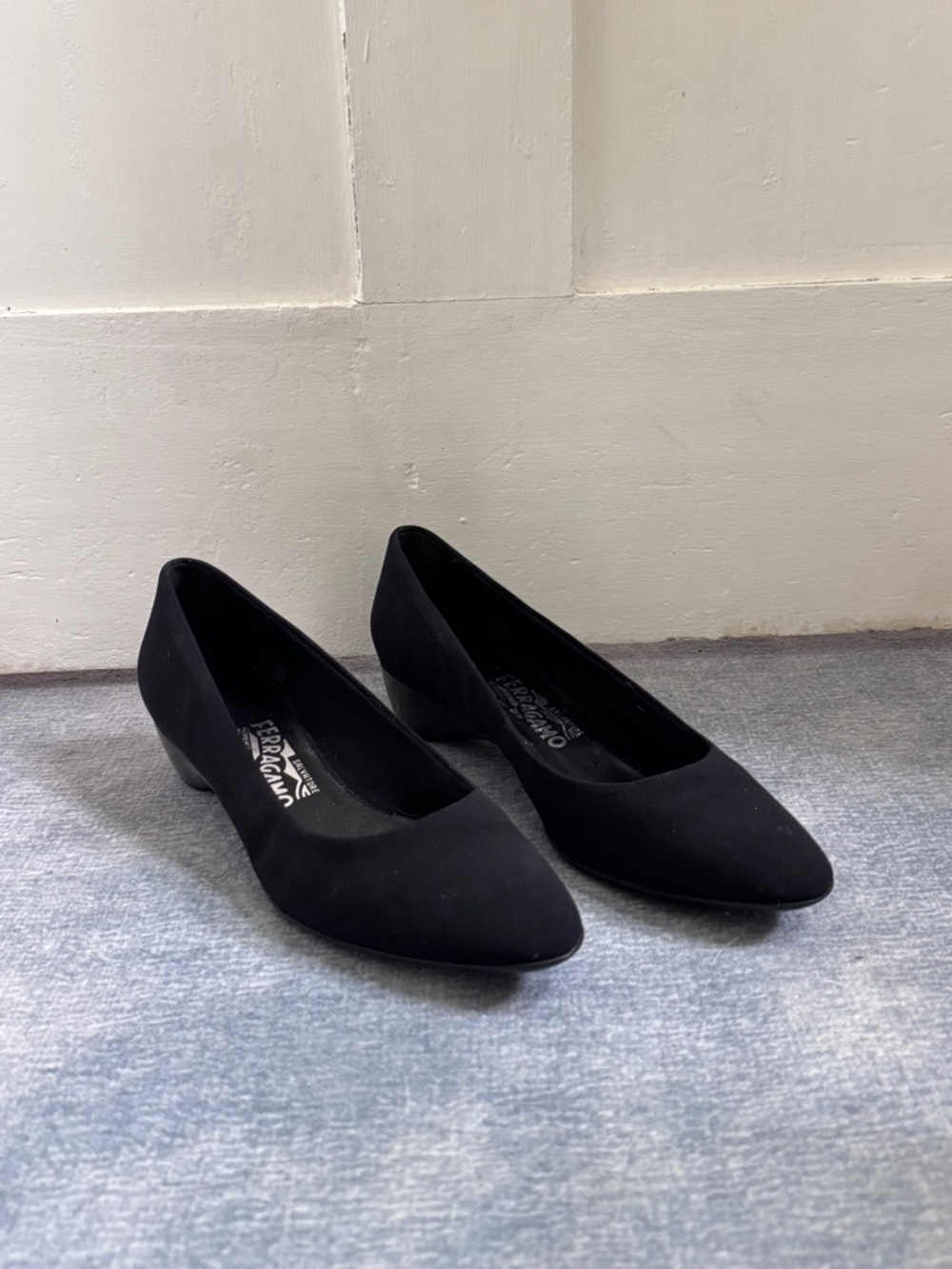 Salvatore Ferragamo Women's Sz 7.5B Black Fabric Low Wedge Pump Heel Italy